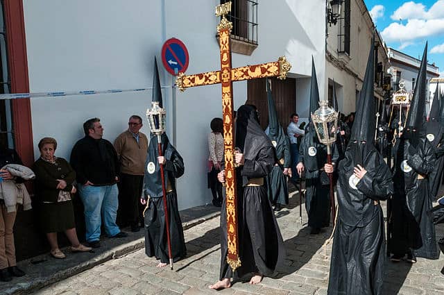 640px-Semana_Santa_procession_in_Carmona_(7077904723)