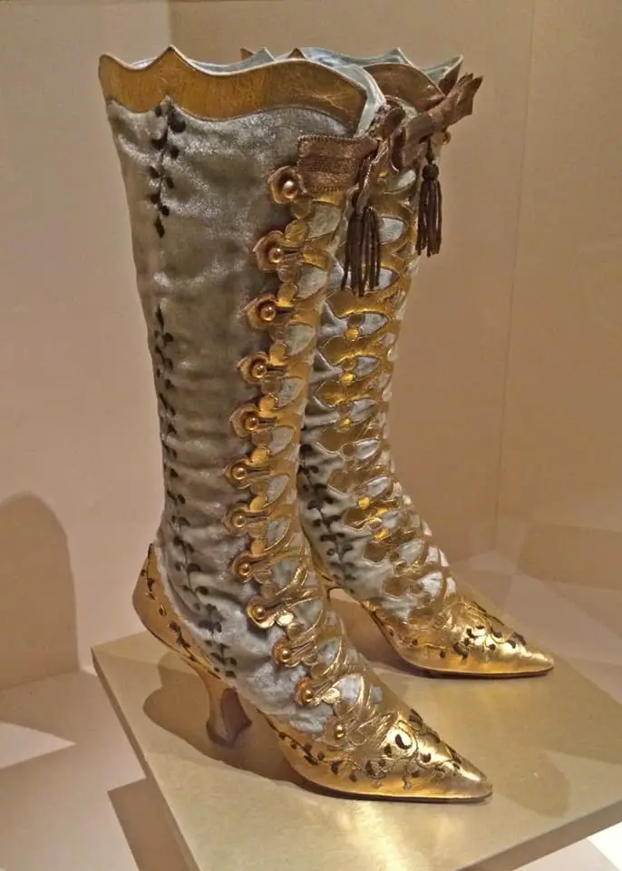 Gams would look gorgeous in these gilt beauties.