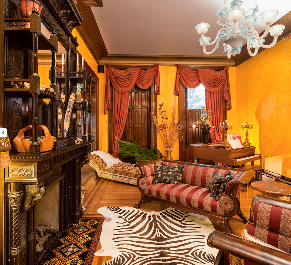 The Parador Inn in Pittsburgh serves up eclectic decor, and a decent breakfast, too.