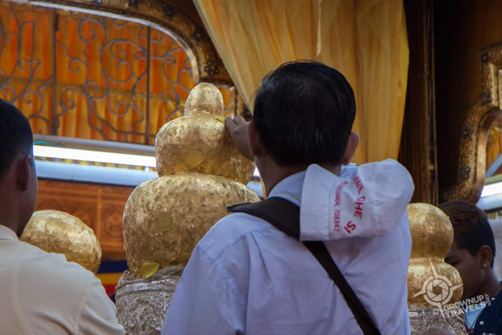 Gilding the Buddhas has gone to an extreme