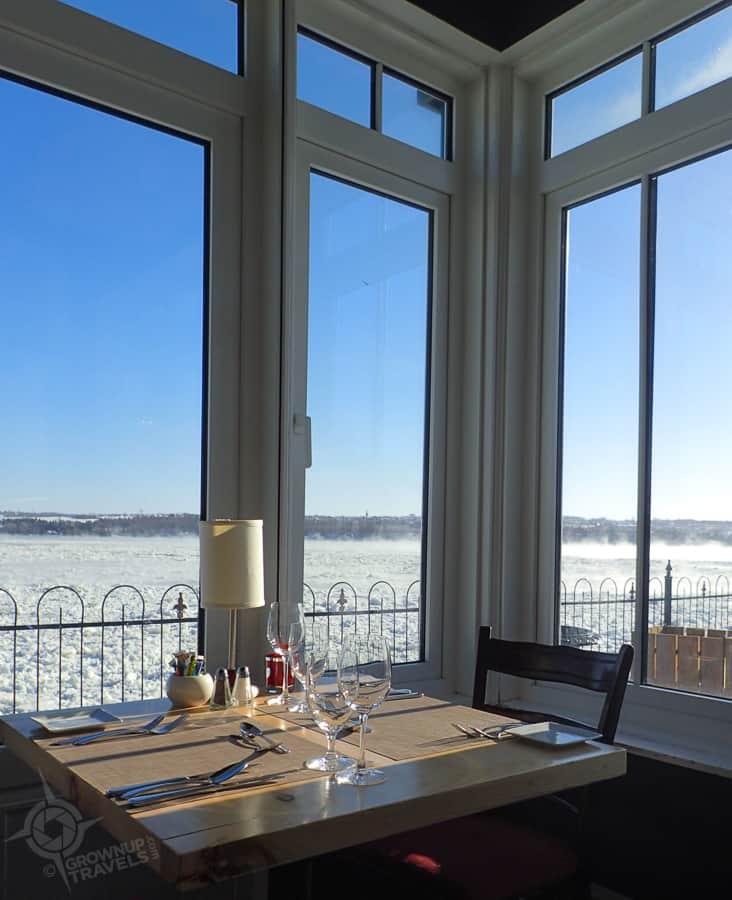Auberge la Goéliche table