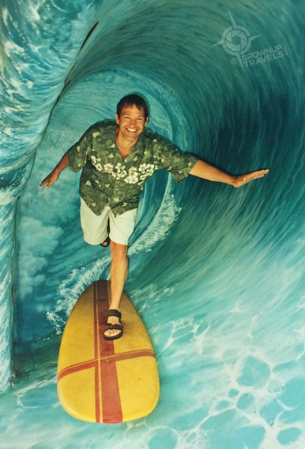 Henk surfing