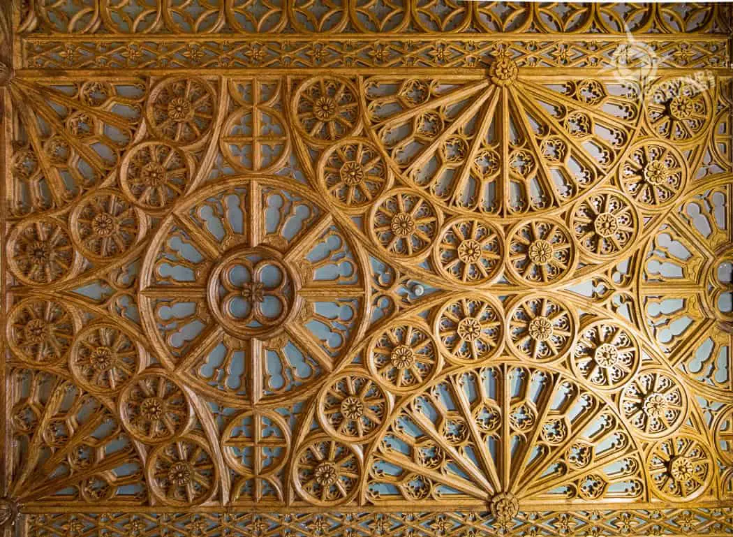 Lello ceiling details