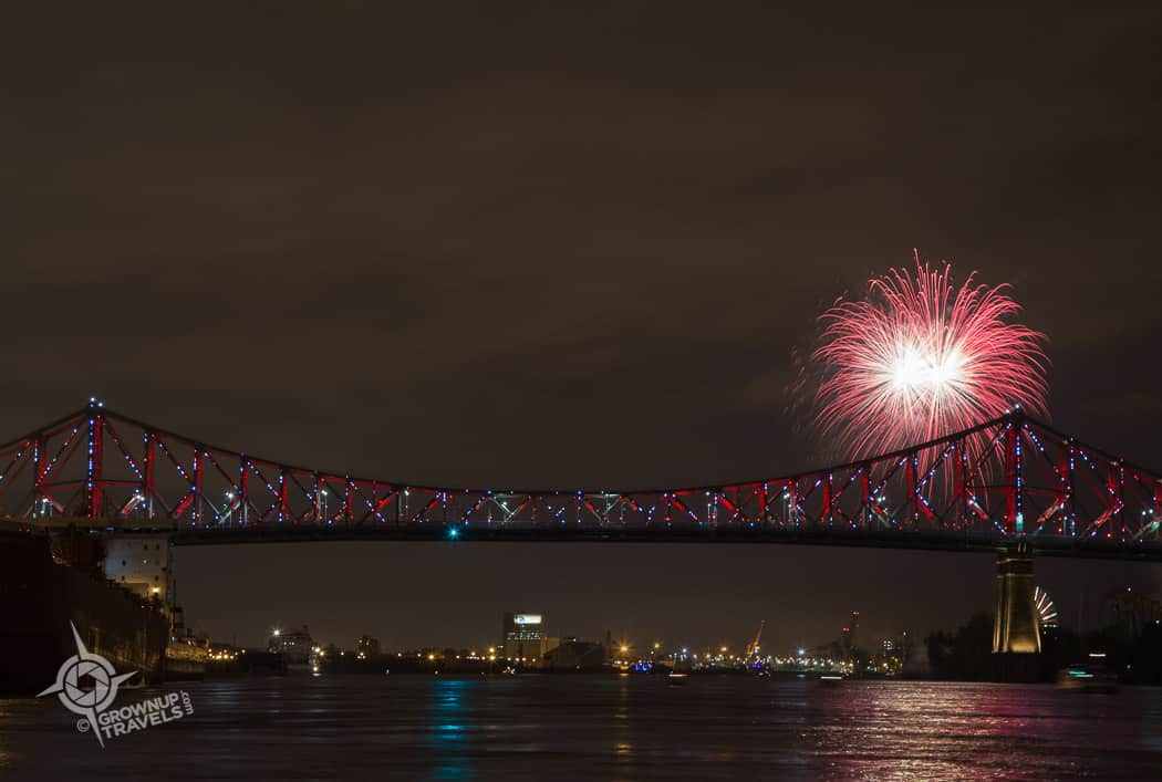 Jacques Cartier Bridge lit Montreal