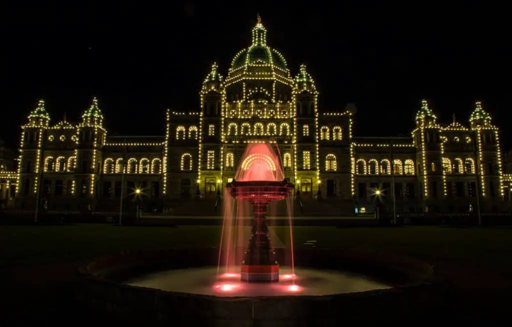 British Columbia Parliament Buildings fountain at night