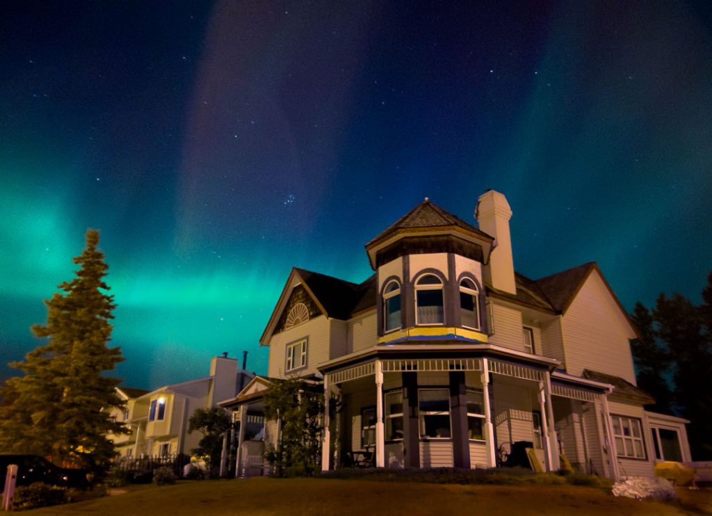 BlueJay Suites B&B with northern lights Whitehorse