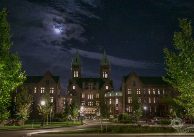 Hotel Henry Buffalo at night