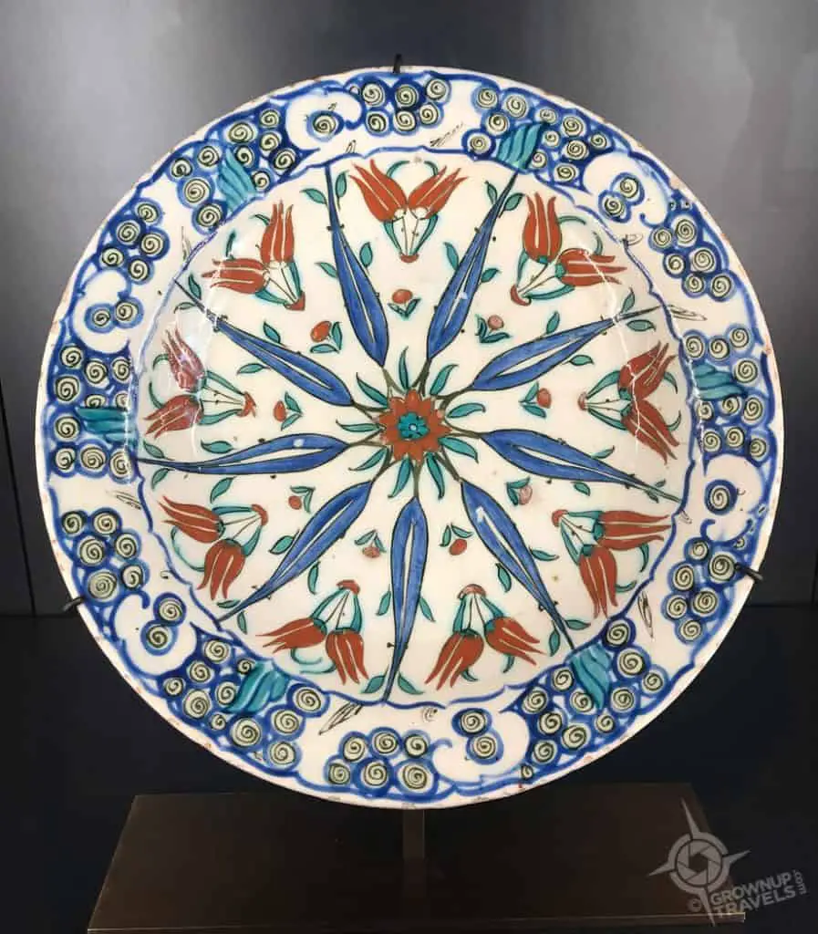 Ceramic plate Bellerive Room Aga Khan museum