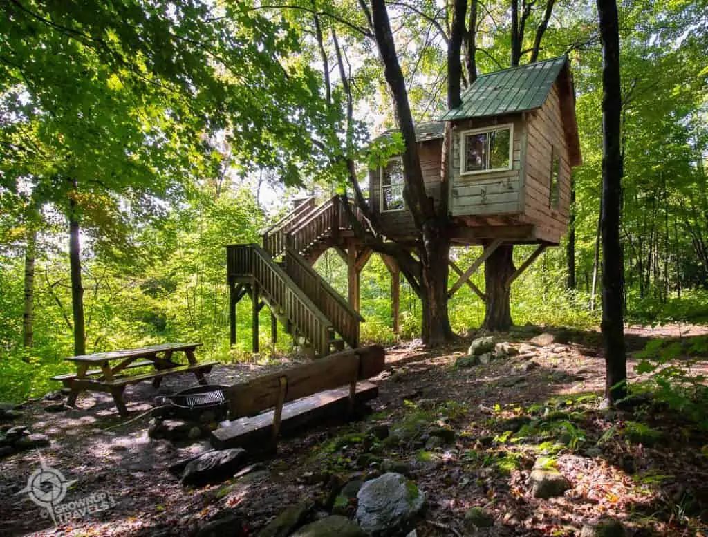 Quirky places to stay Eastern Townships Eagles Nest Treehouse Exterior