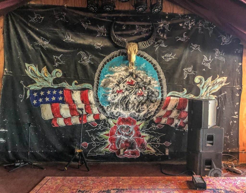 Joshua Tree Pappy & Harriets stage