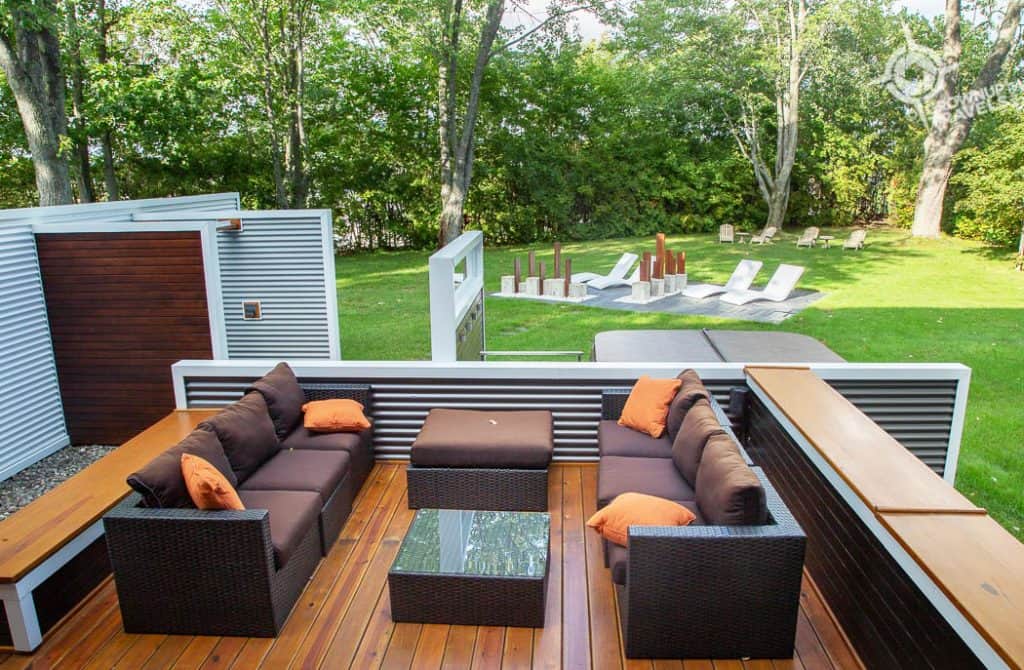 Auberge de Chemin Faisant back deck