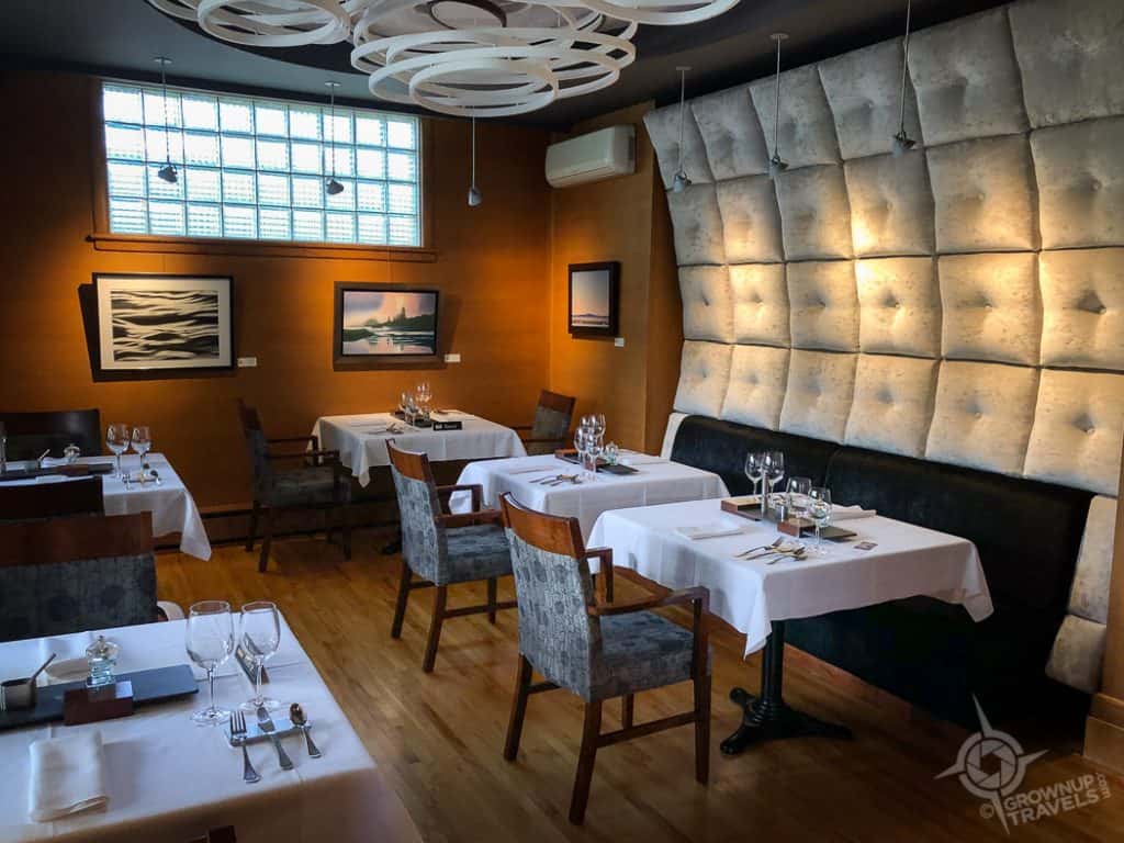 Auberge de Chemin Faisant dining room
