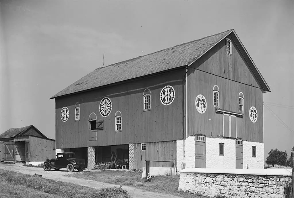 Hex Signs Pennsylvania Dutch barn Public Domain