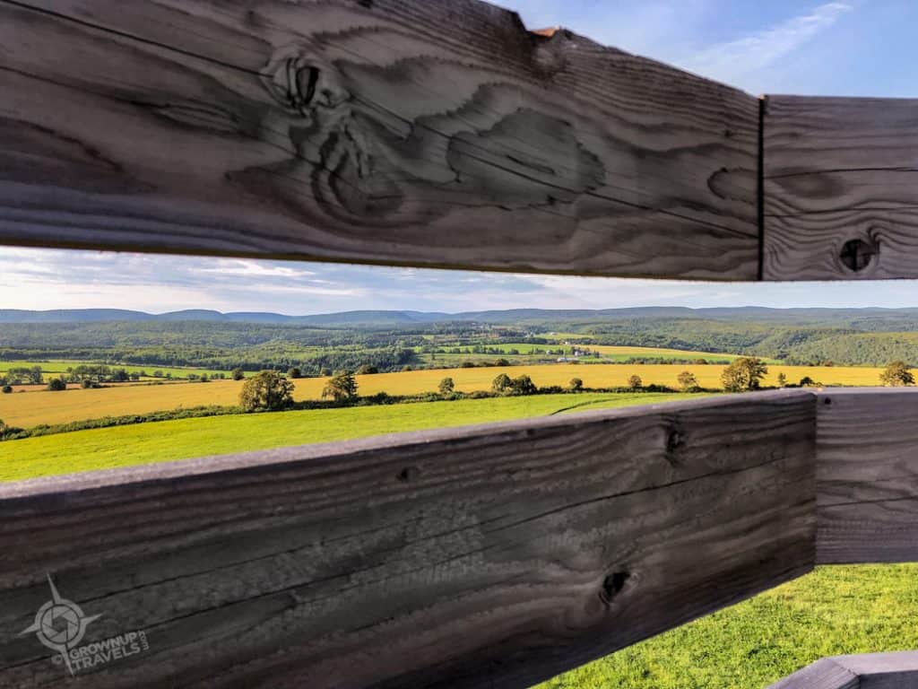 Gaspe Overlooks Coeur des plateaux through slats