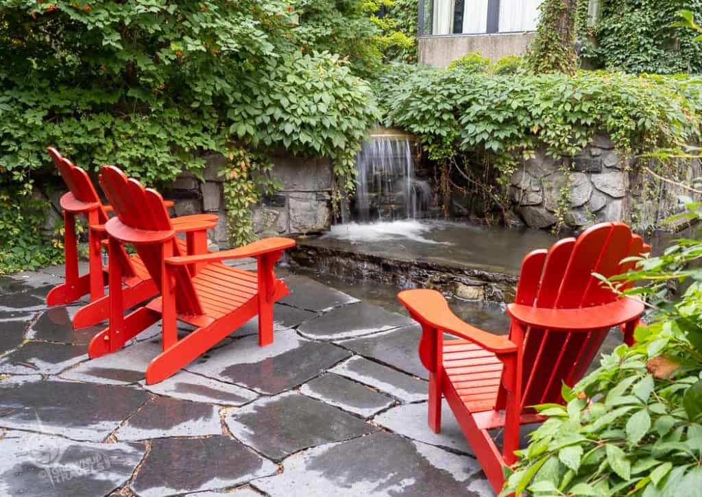 Hotel Bonaventure gardens waterfall and chairs