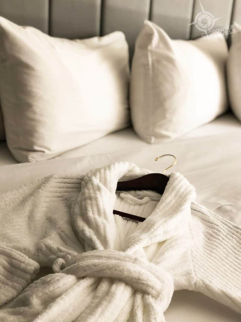 Hotel Bonaventure robe and linens