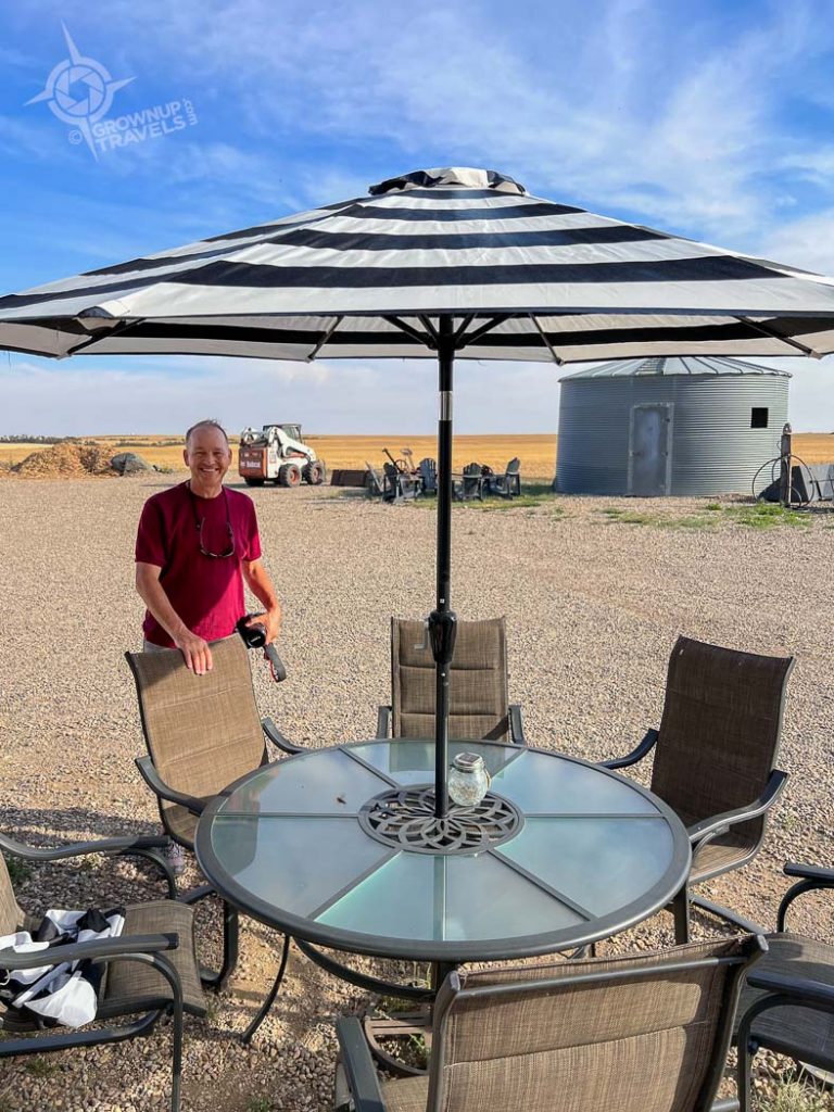 Henk at patio table Boho bin