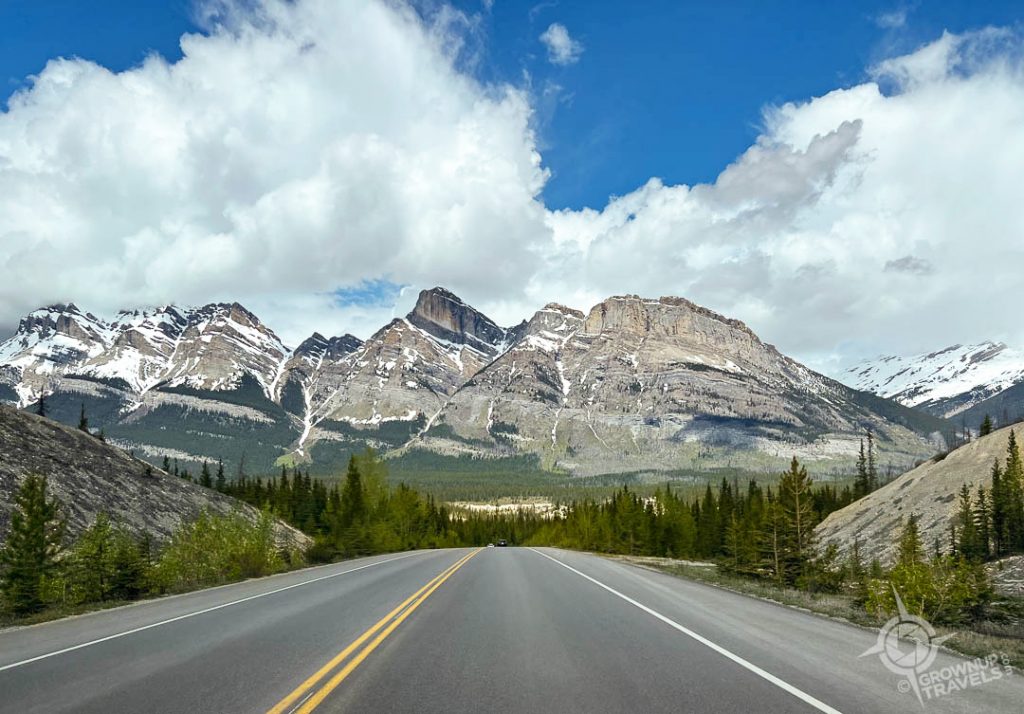 Driving on icefields parkway