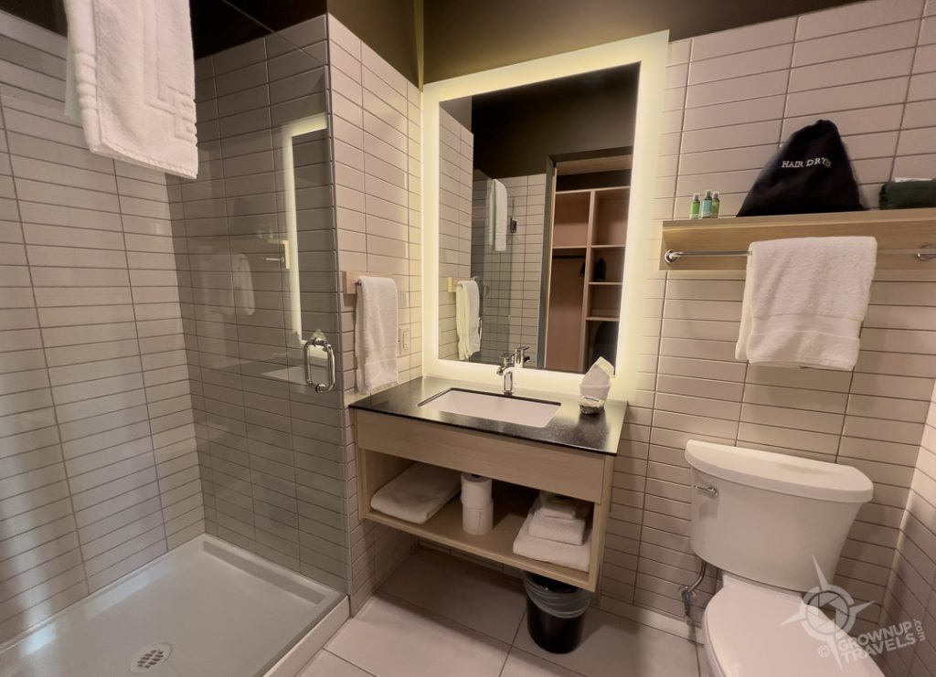 Lodge Bathroom at Métis Crossing