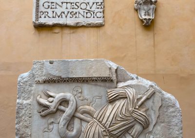 Roman soldier attire carving Campidoglio