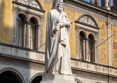 Dante statue Verona-2