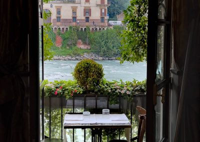 Osteria Ponte Pietra riverside table Verona
