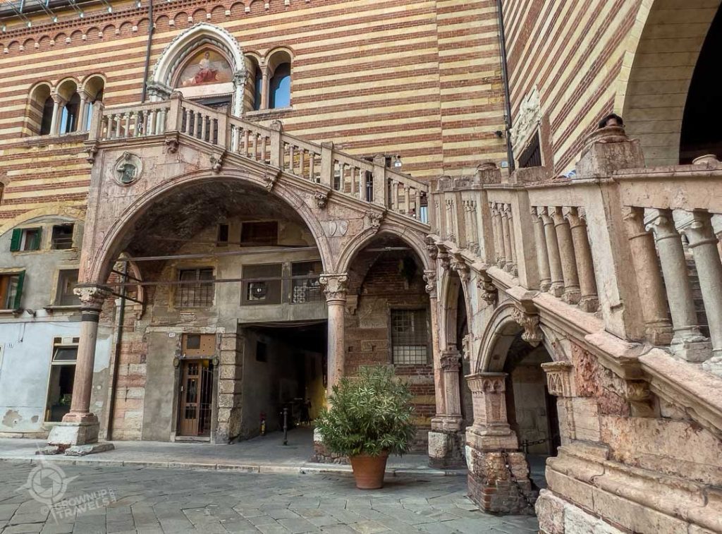 decorative staircase Cortile Mercato Vecchio Verona
