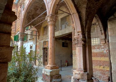 decorative staircase Cortile Mercato Vecchio Verona