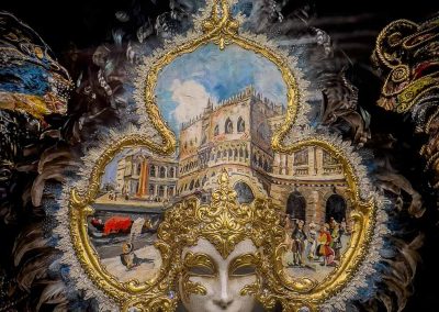 Feathery Carnival mask with palace decoration
