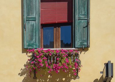 Caorle window with planter