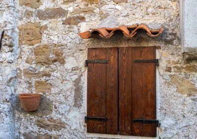 offabro aged walls and shutters-2