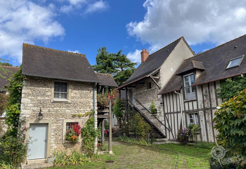 Giverny village courtyard