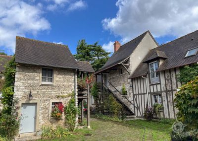 Giverny village courtyard