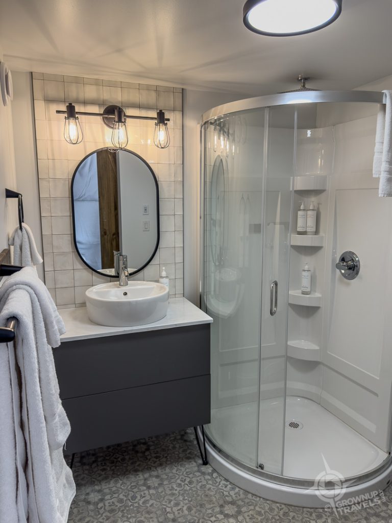 Blackstrap Glamping Resort The Jack bathroom