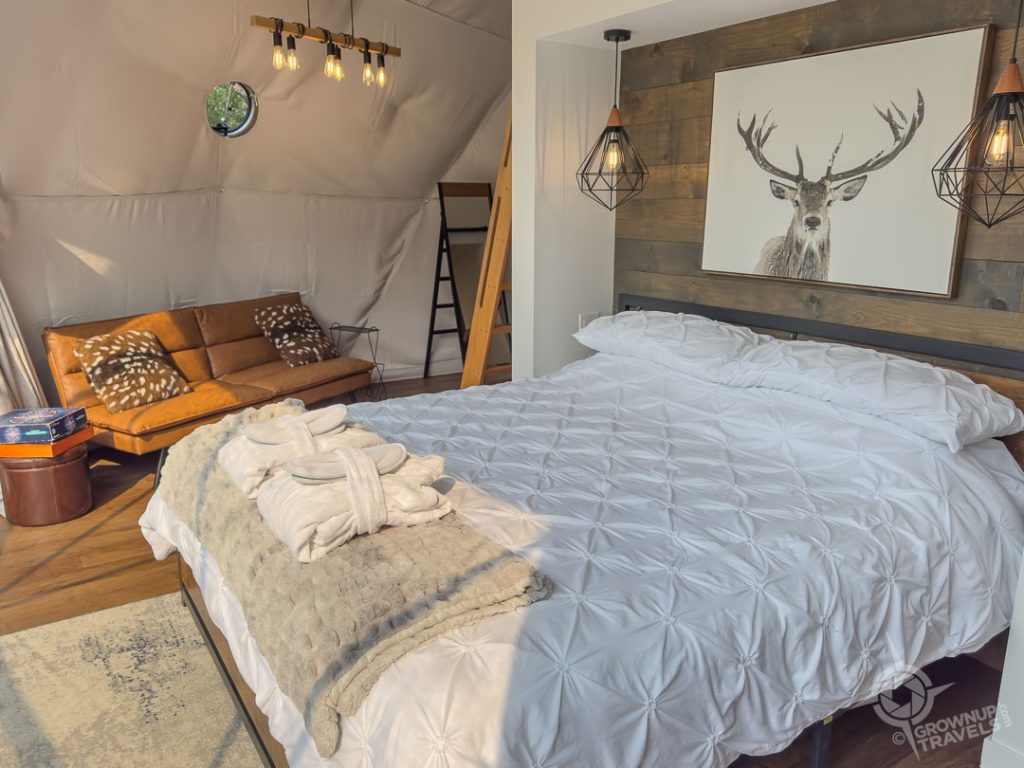 Blackstrap Glamping Resort The Jack king sized bed