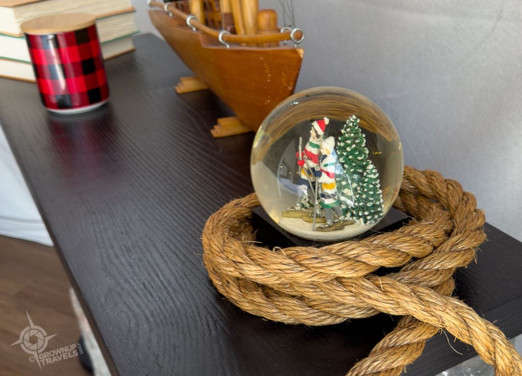 Blackstrap Glamping Resort The Jack snowglobe