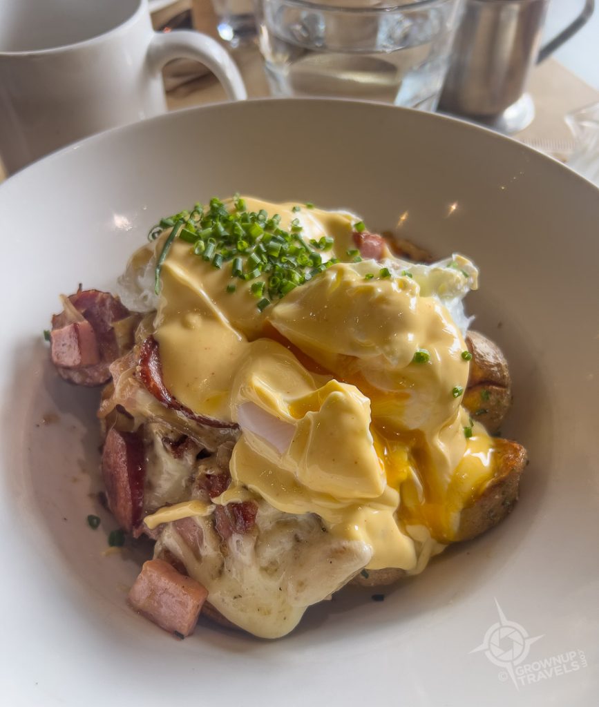 Hometown DIner Eggs Benny Saskatoon