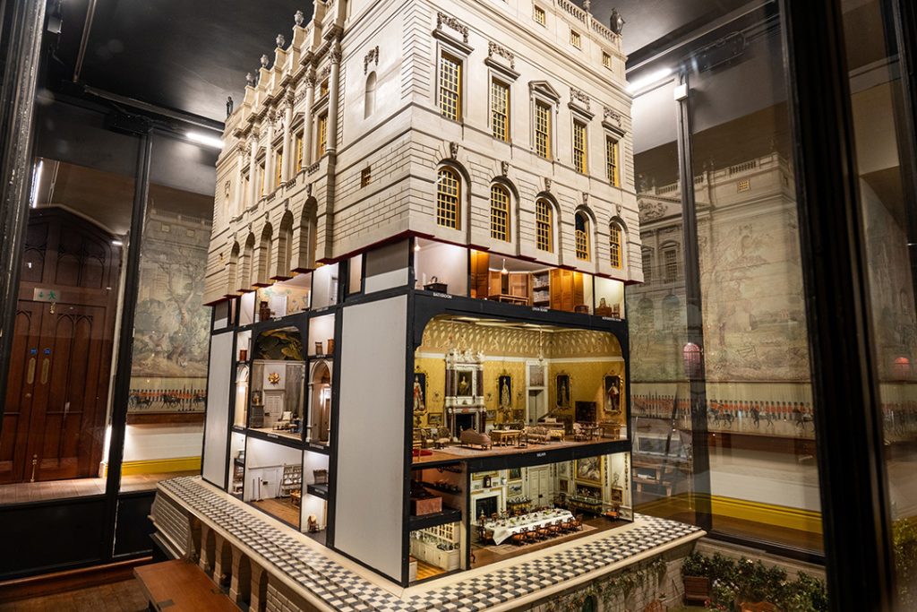 Exterior Queen Marys Dollhouse