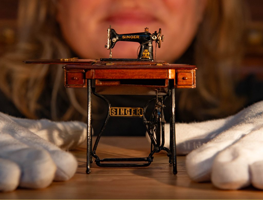 Sewing Machine from Queen Mary's dollhouse