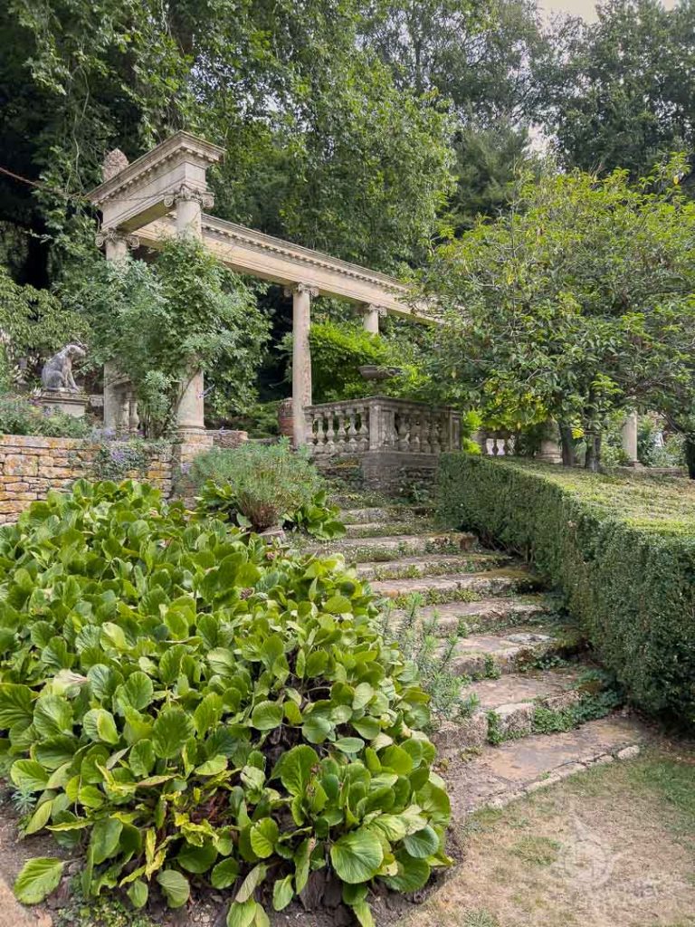 Iford Manor garden curved stairway vert