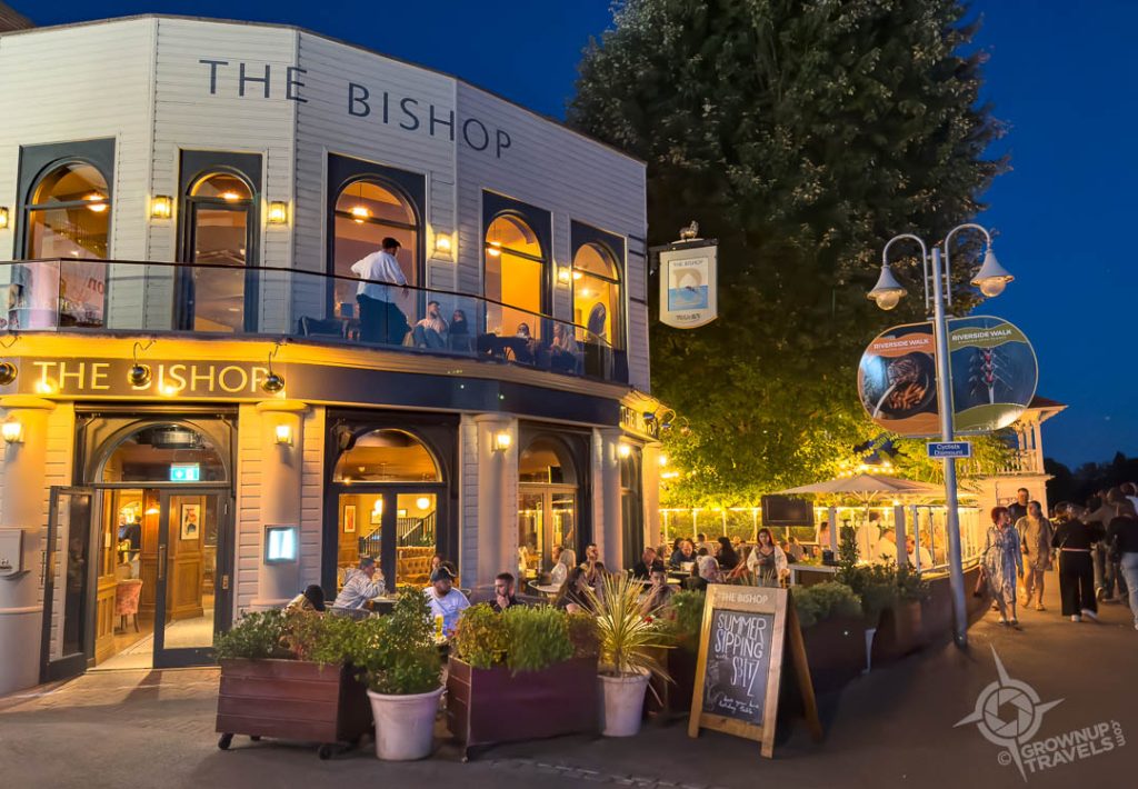 The Bishop riverside pub Kingston Upon Thames_