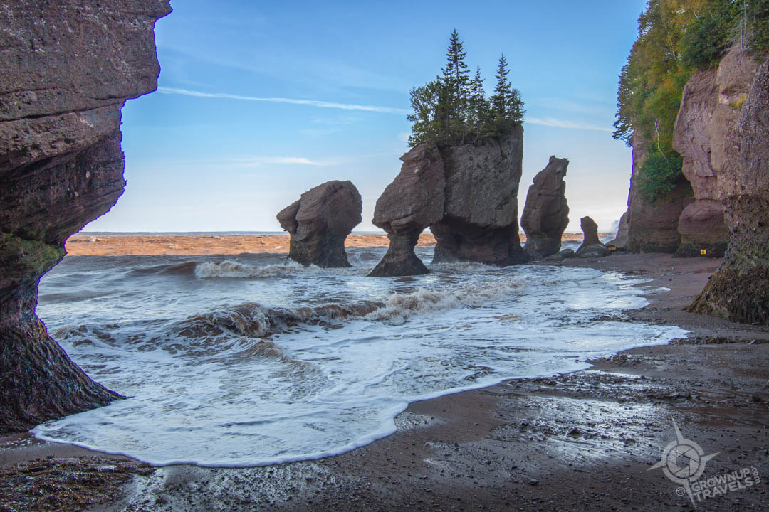 NB Hopewell rocks tide coming in