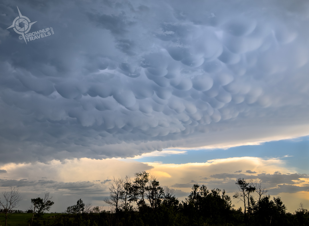 Storm Chasing Saskatchewan mammatus clouds at dusk