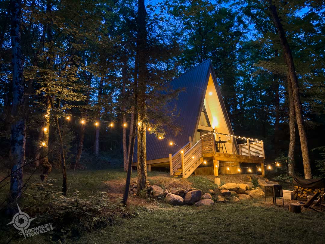 Chalets Prunella at night