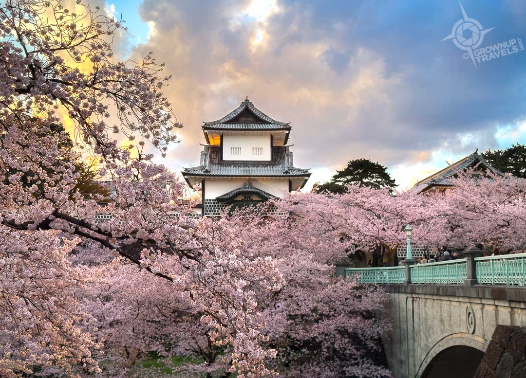 Kanazawa castle bridge gate dusk