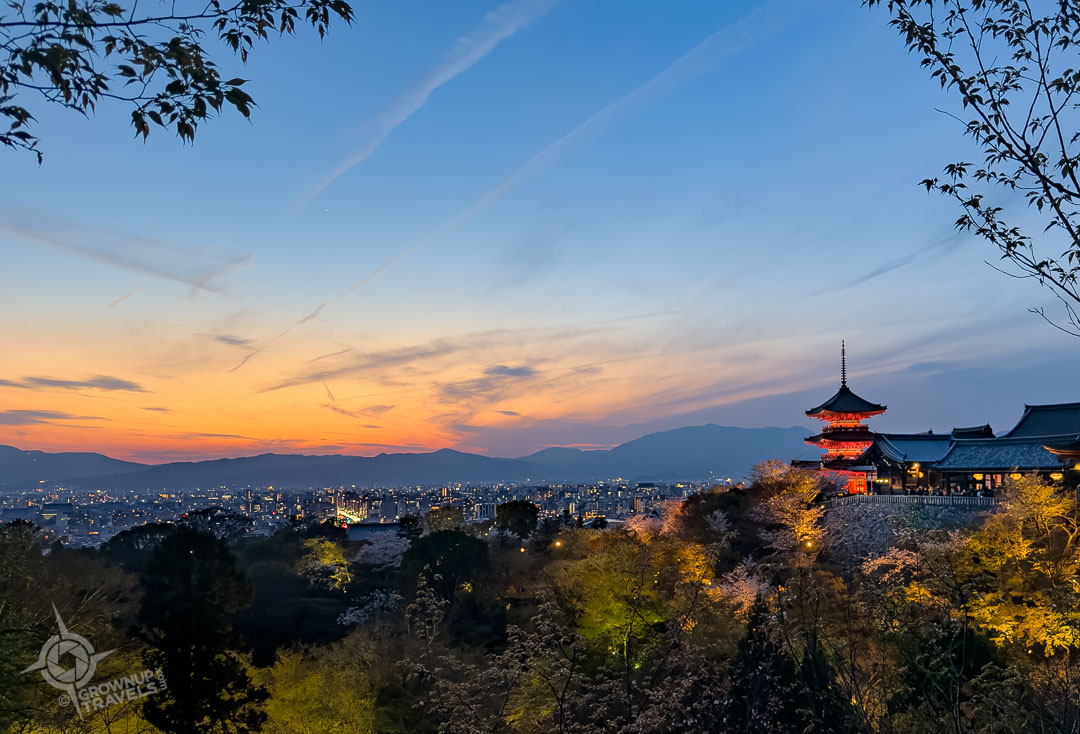 Kiyomizu-dera temple at sunset