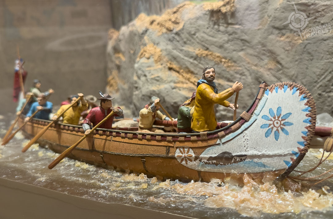 Fort Témiscamingue canoe with voyageurs diorama